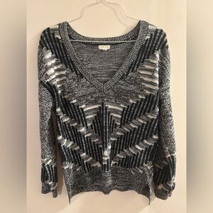 Women's Silence + Noise Medium Black,
White & Gray V-Neck Geometric Sweater